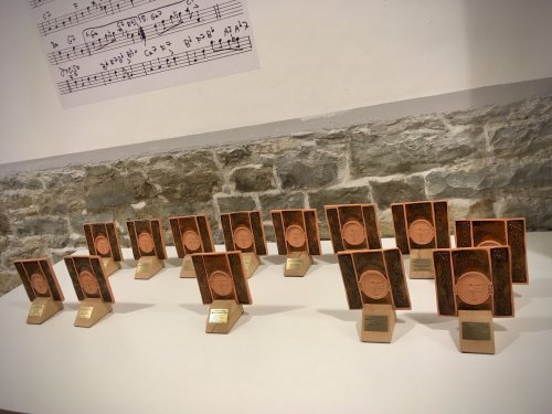 Premi della XXXVI edizione del Festival realizzati dallo scultore Alfredo Pecile